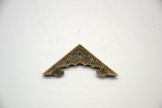 Fém sarok elem peremes mintás 3,9*3,9 cm