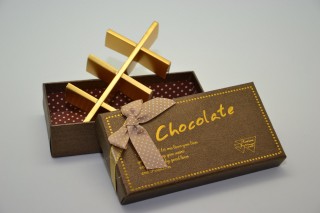 Csokoládésdoboz 8szekc.16*8,5*4 cm