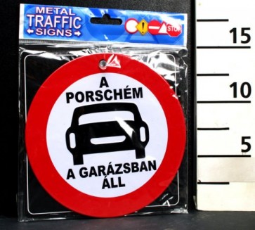 KRT.A PORSCHÉM A GARÁZSBAN