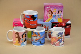 Bögre díszdobozban 8 féle disney