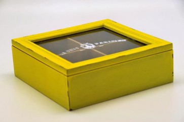 Ékszertartó doboz üveg tetejû fa 18x18cm sárga