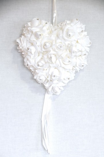 Szív kompozíció virágokkal mûanyag fehér SSS