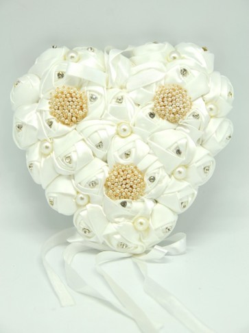 Szív virággal-gyönggyel mûanyag 25cm fehér