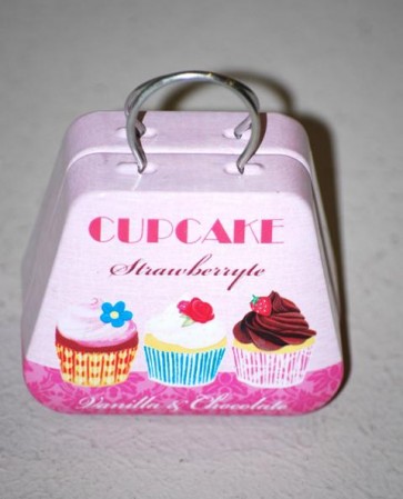 Doboz táska alakú sütemény mintával fém színes