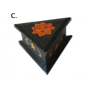 Háromszög alakú doboz (alapa:Fa) C - nap, kicsi