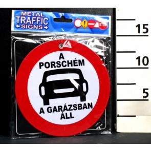 KRT.A PORSCHÉM A GARÁZSBAN